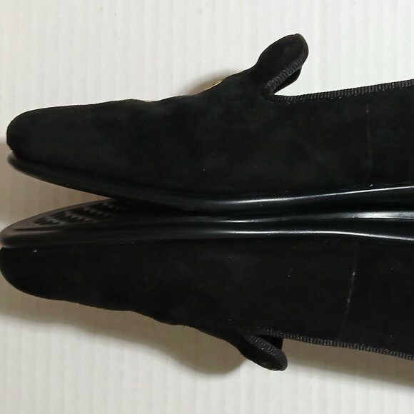 Aerosoles Black Suede Slip on Shoes with Logo Gold Design in size 6.5 - Picture 3 of 8